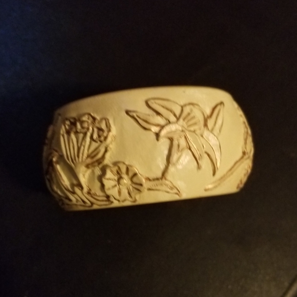 Off-white & gold Floral Bangle